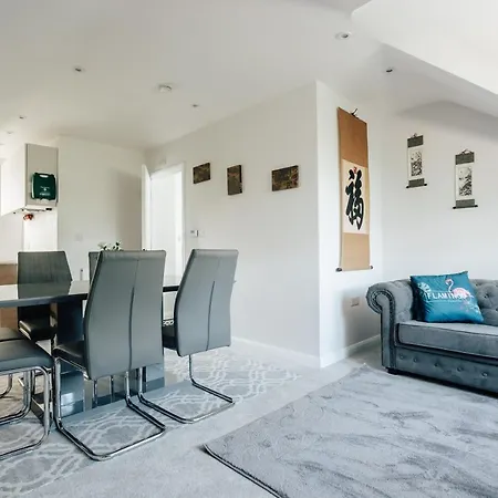 Luxury Central Apartment Sleeps 7 Guests With Free Parking And Netflix Bournemouth Exterior photo