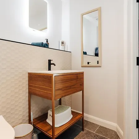 Luxury Central Apartment Sleeps 7 Guests With Free Parking And Netflix Bournemouth Exterior photo