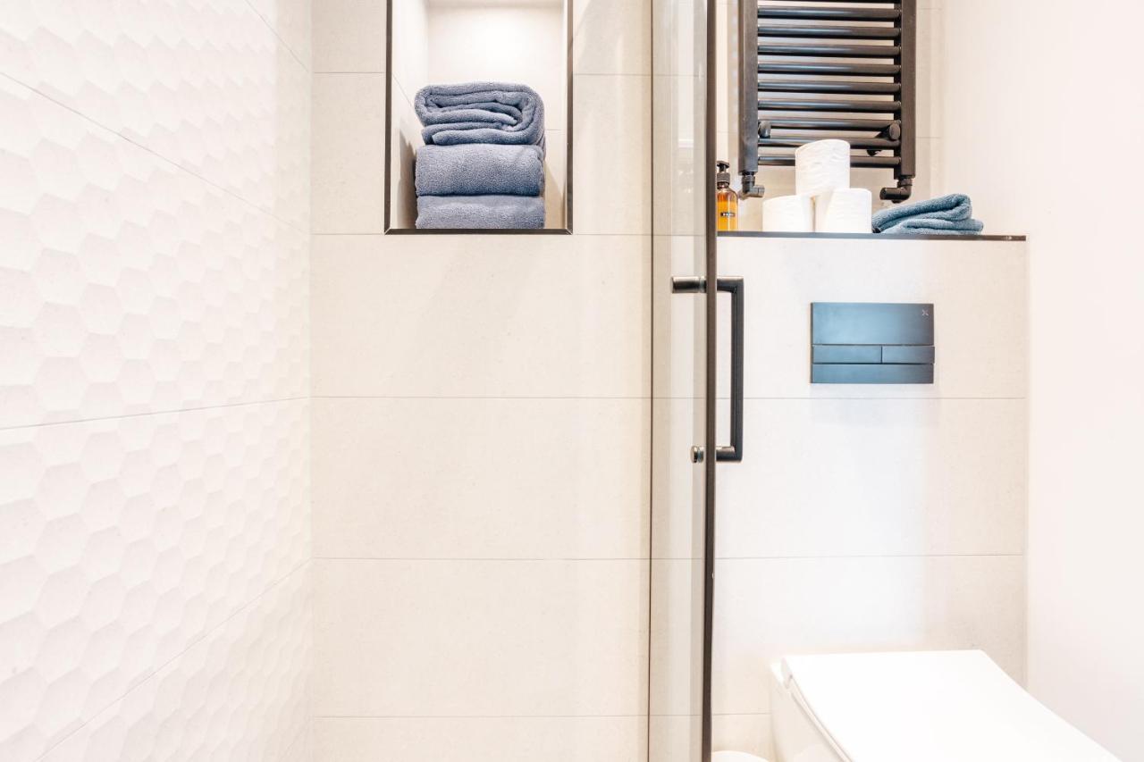 Luxury Sleeps 7 Guests With Free Parking And Netflix * Bournemouth
